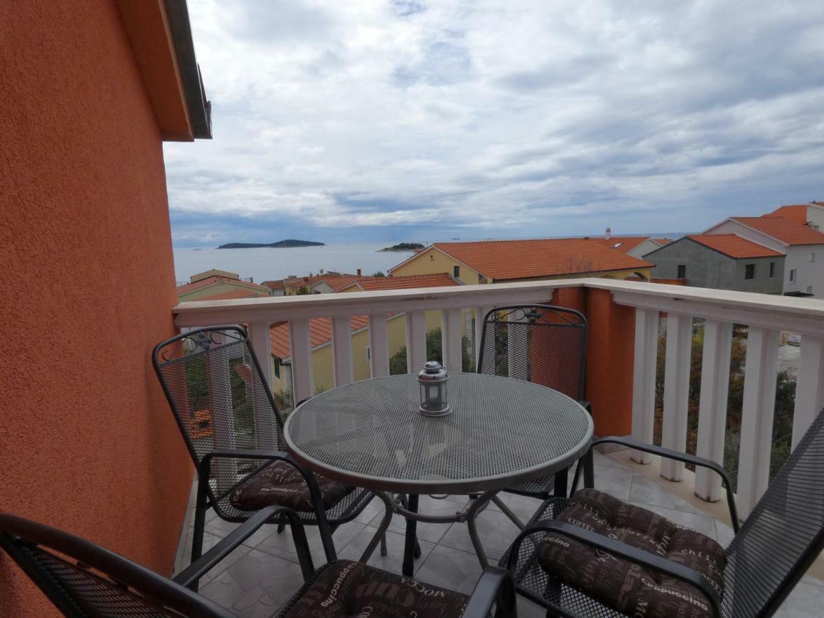 Apartmani Saric Rogoznica Zečevo Exterior foto